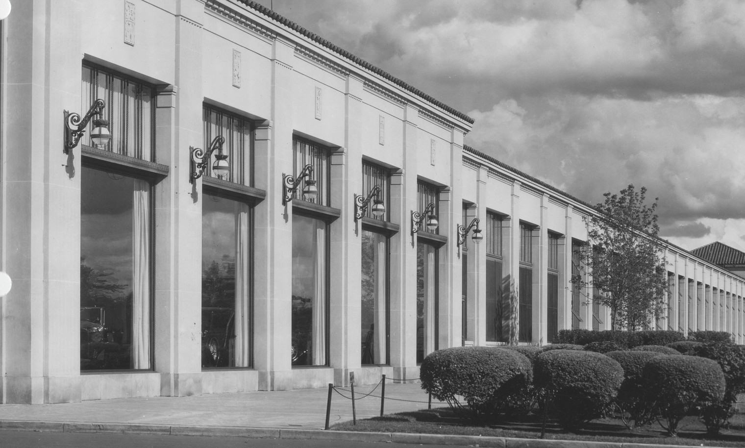 Limestone Exterior with friezes at St. Paul Highland Park Assembly Plant